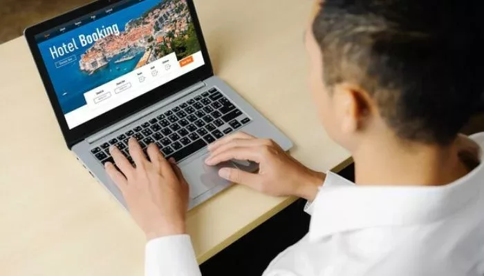 contoh website travel agent