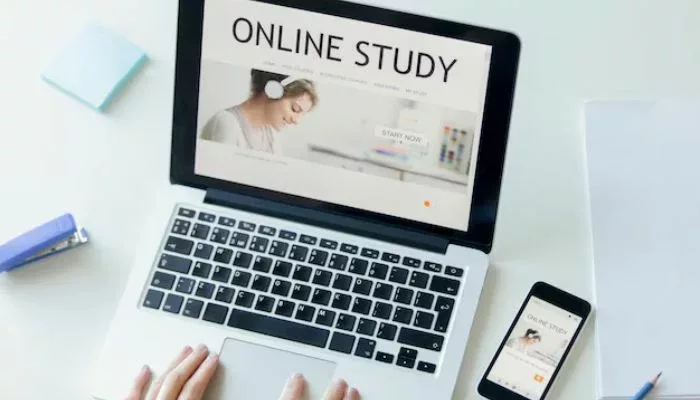 contoh website universitas