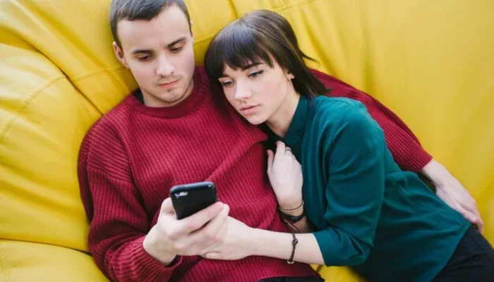 cara mengetahui pasangan selingkuh melalui whatsapp